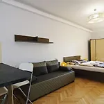 P&j Florianska Appartement