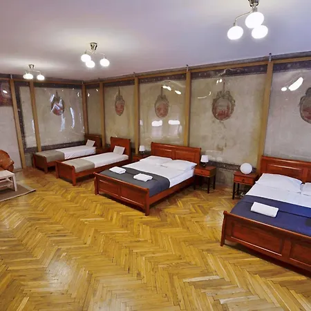 P&j Florianska Apartment