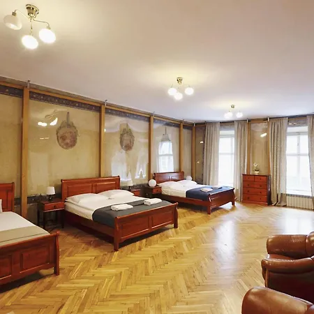 P&j Florianska Apartment