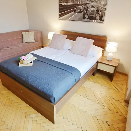 P&j Florianska Apartment