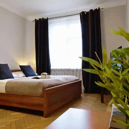 P&j Florianska Apartment *