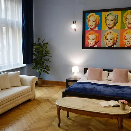 P&j Florianska Apartment *