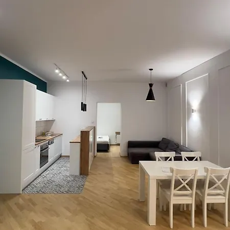 P&j Florianska Apartment *