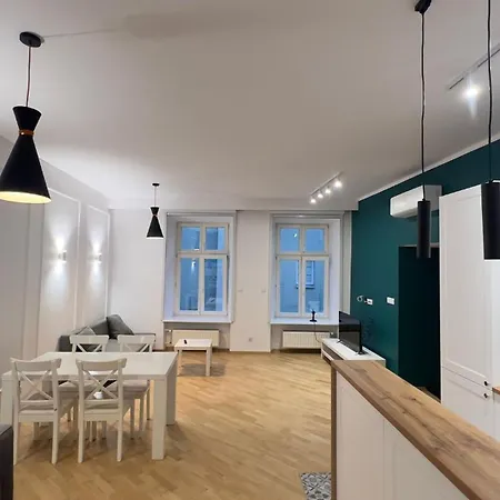 P&j Florianska Apartment *