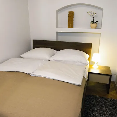 P&j Florianska Διαμέρισμα *