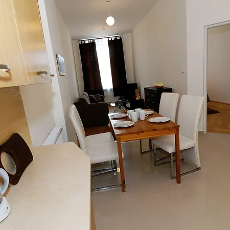 P&j Florianska Διαμέρισμα *