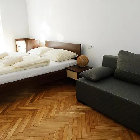 P&j Florianska Διαμέρισμα *