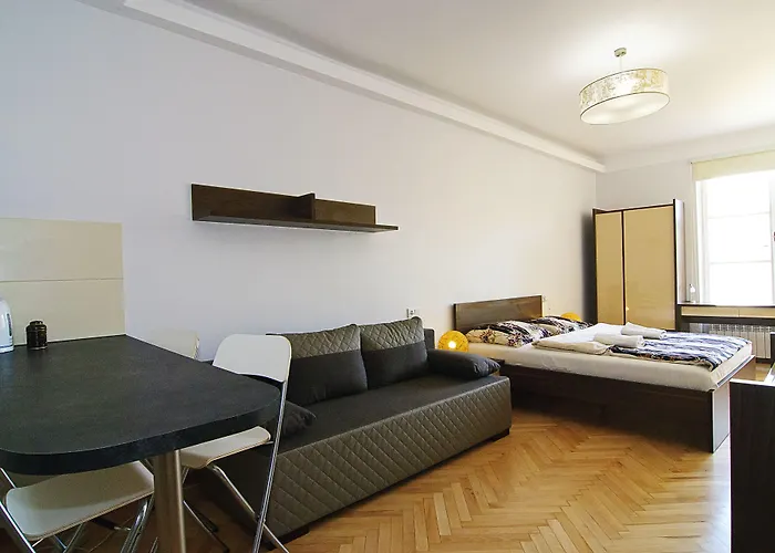 P&j Florianska Apartmán