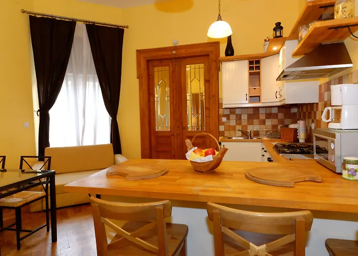 P&j Florianska Apartmán *